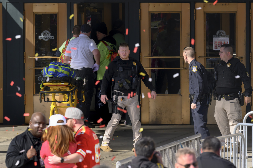1 dead and up to 15 injured after shooting near Kansas City Chiefs ...